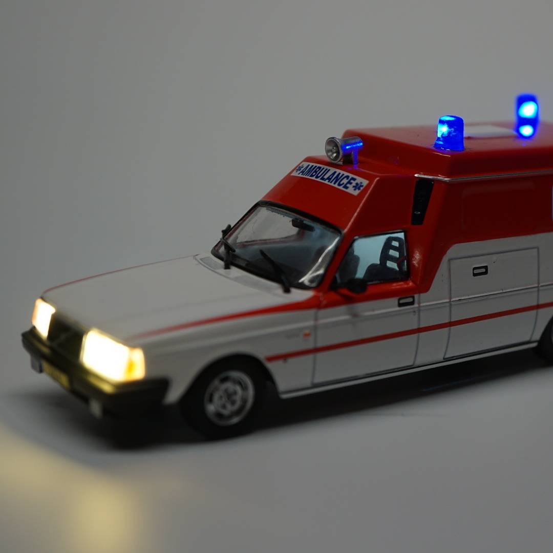 Ambulance scale model with lighting
